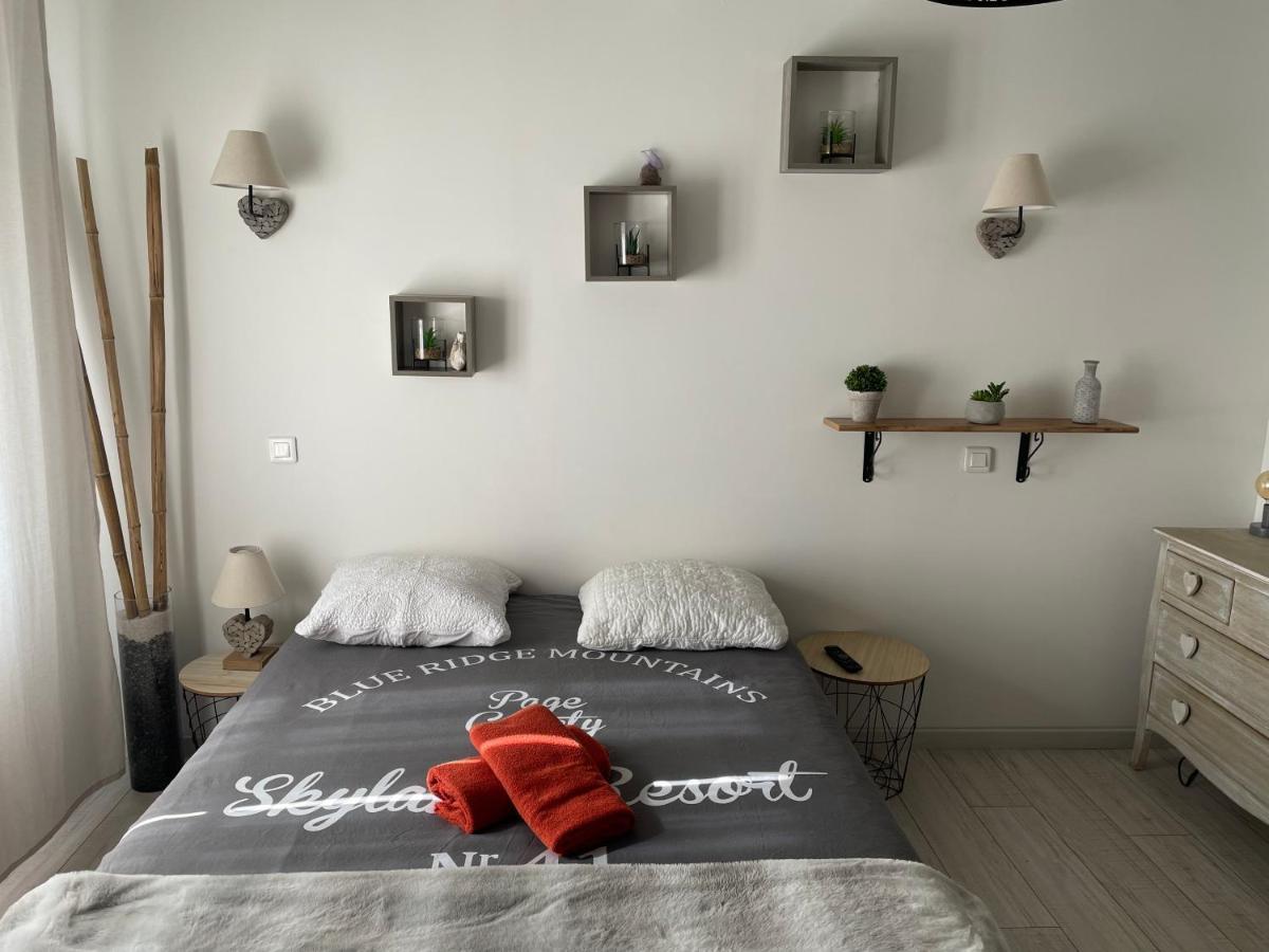 Le Regrimet Avec Parking Gratuit Et Prive Bed and Breakfast Lens-Lestang Eksteriør billede